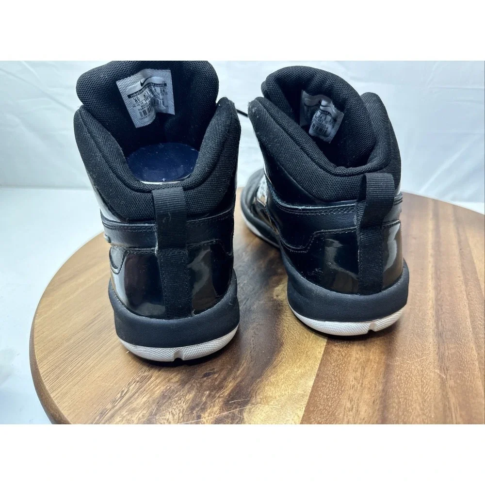 NIKE KIDS TEAM HUSTLE D6 6Y BASKETBALL SHOES 599187-001 BLACK‎
